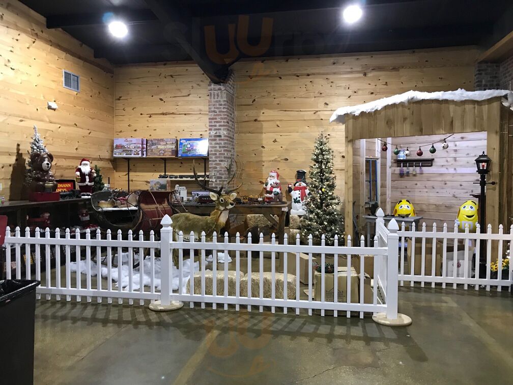 Candyland Cottage And Ice Cream Shoppe
