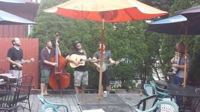 Trackside Bar & Grill