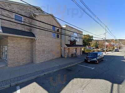 Trackside Bar & Grill