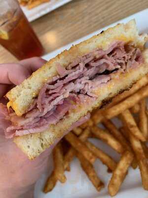 Jeffrey's Pub And Grub