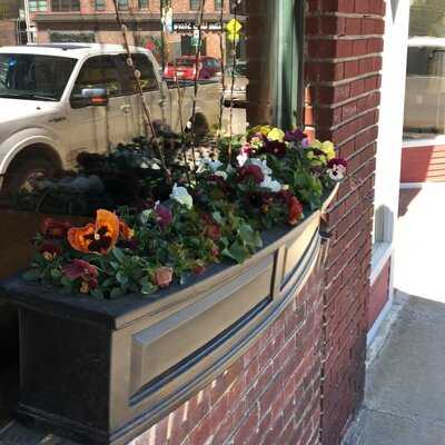 Newport Natural Market And Cafe