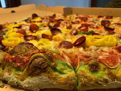 Sue's Little Pizza Shop