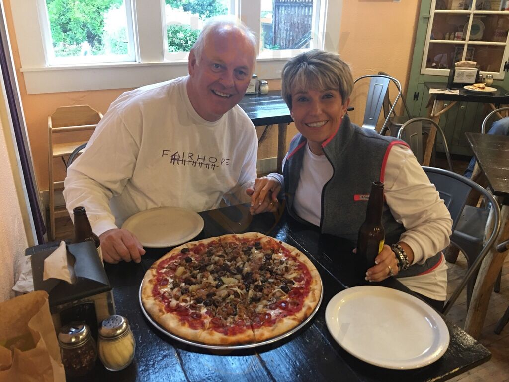 Frankie's Pizza And Ice Cream Parlor