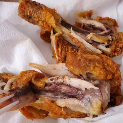 Maxine On The Boulevard