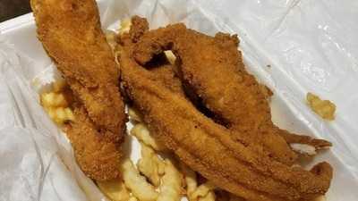 Maxine On The Boulevard