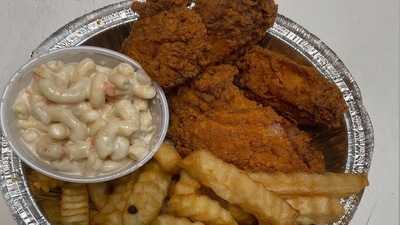 Maxine On The Boulevard