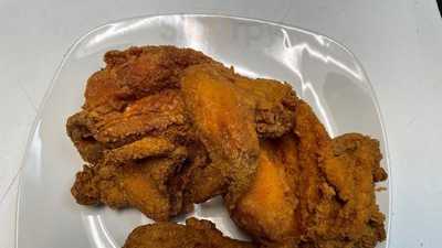 Maxine On The Boulevard