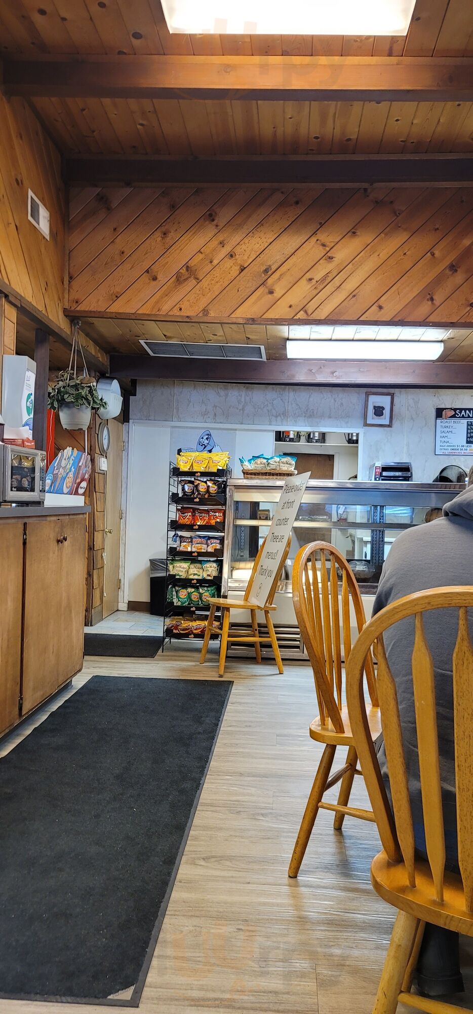 Arnold Chevron & Deli