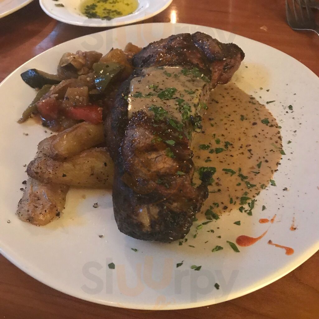 Leslie's The Tavern At Rockingham