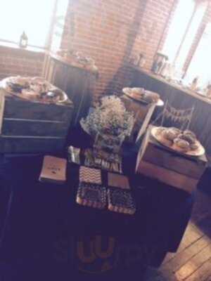 Courtyard Cafe' On Main