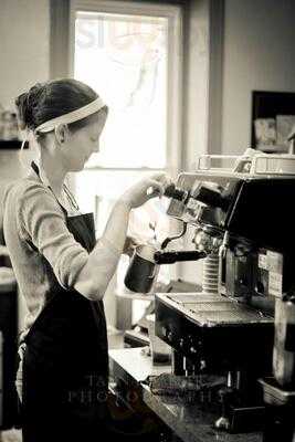 Courtyard Cafe' On Main