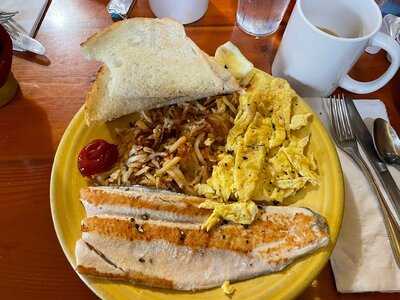 Nora's Fish Creek Inn