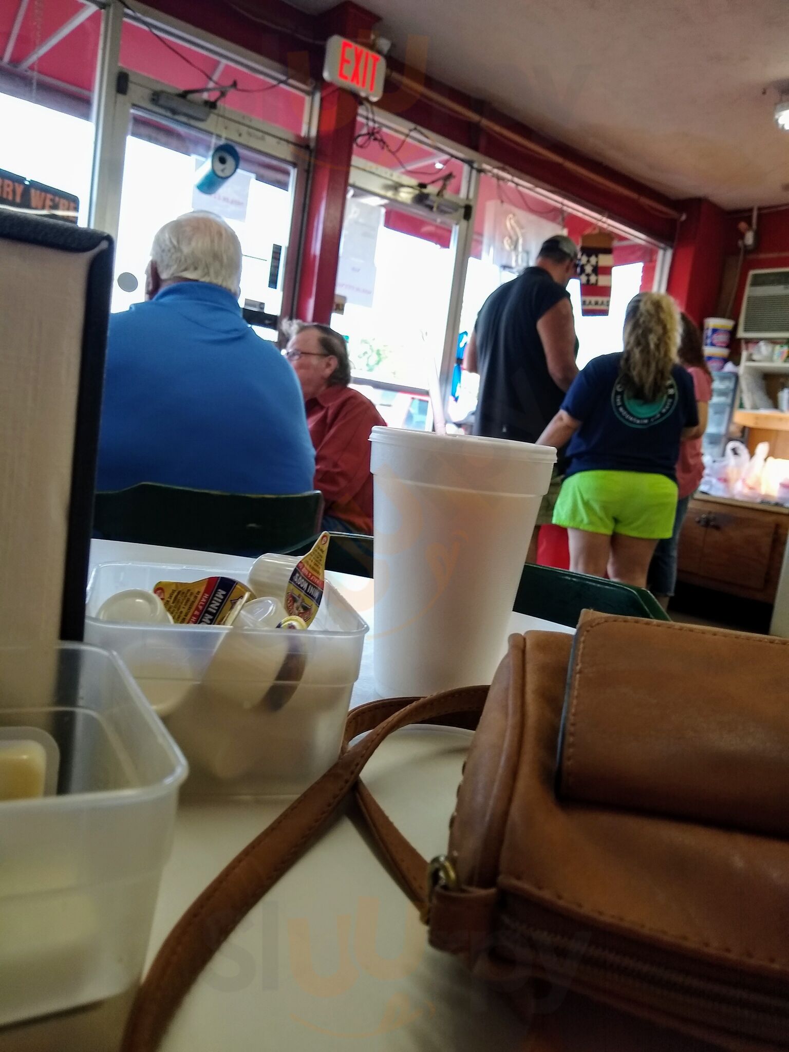 Mama's