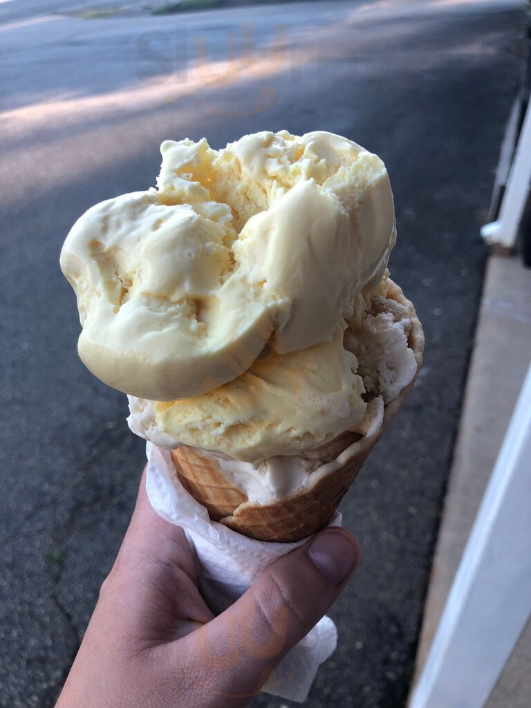Hilltop Ice Cream Shop