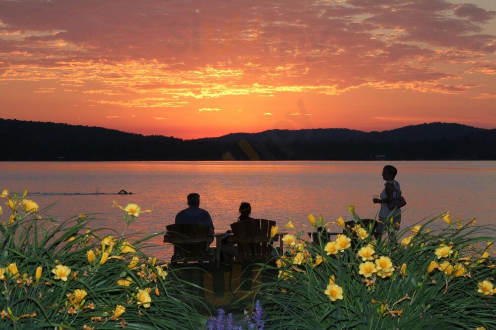 Beach House Restaurant On Deer Lake