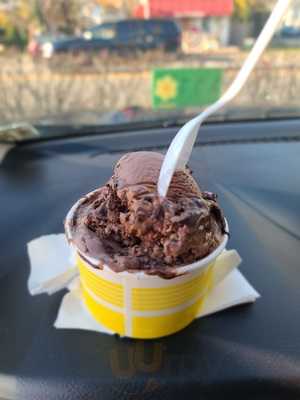 Sundaes Ice Cream Parlor