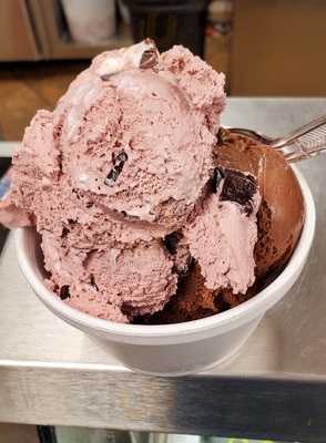 Sundaes Ice Cream Parlor