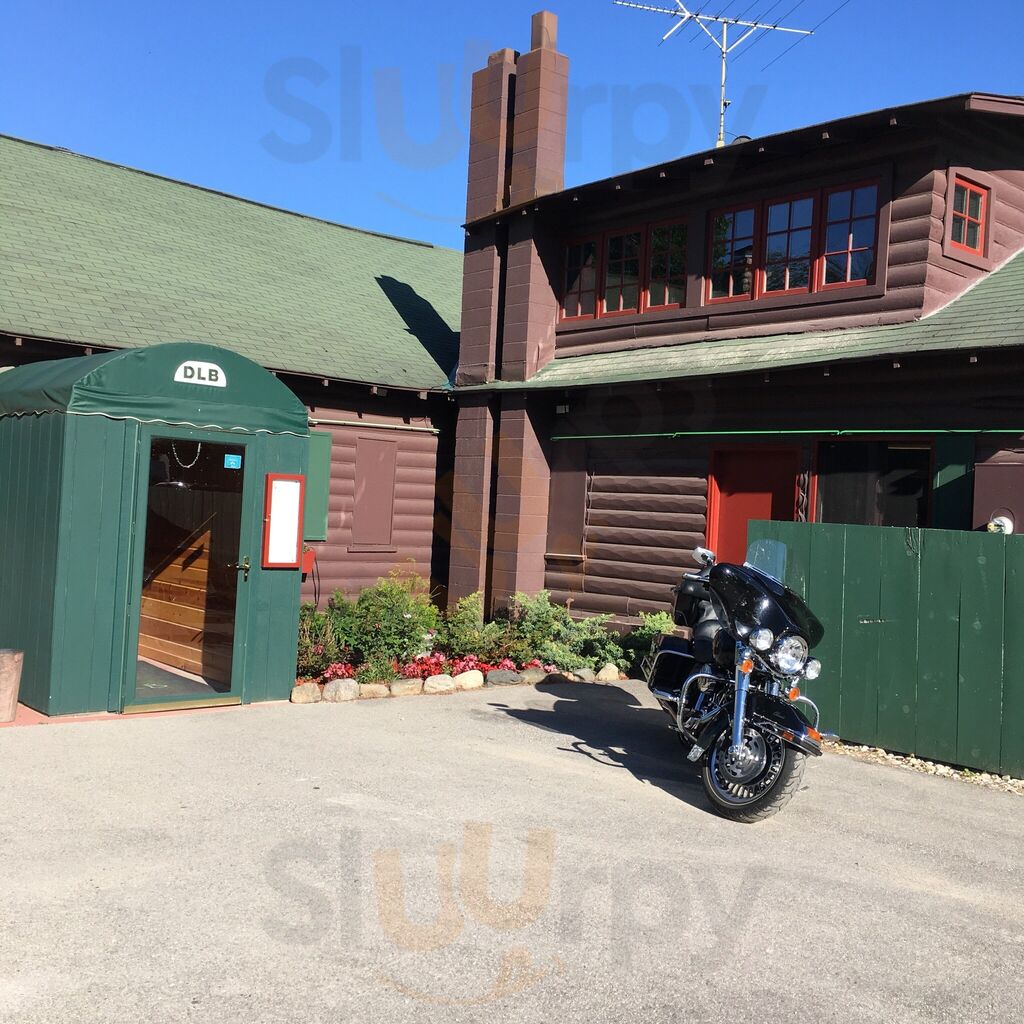 Douglas Lake Bar & Steakhouse