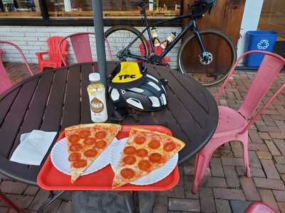 La Familia Pizza & Pasta