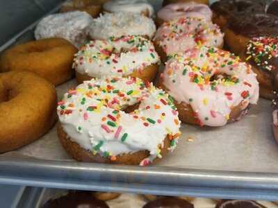 Milton's Donuts