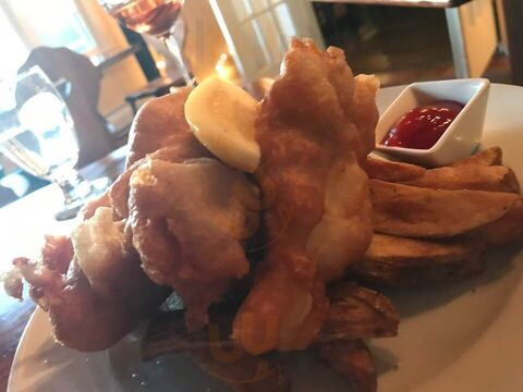 Max's Restaurant & Pub At The Snowvillage Inn