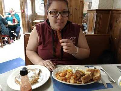 Lil & Gene's Restaurant