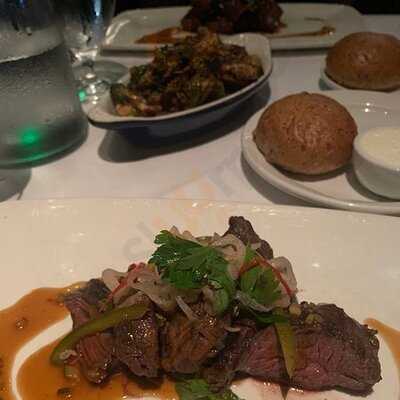 Lola Bistro & Wine Bar