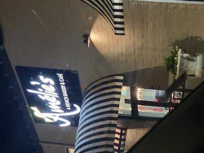 Amelie's French Bakery
