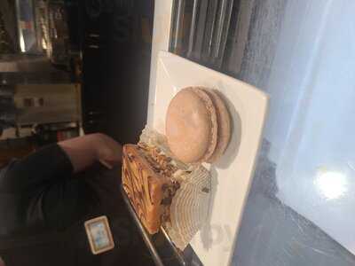 Amelie's French Bakery