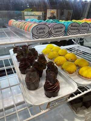 Amelie's French Bakery