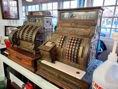 Famous 4th Street Delicatessen