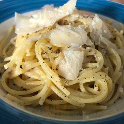 Song E Napule Pizzeria & Trattoria