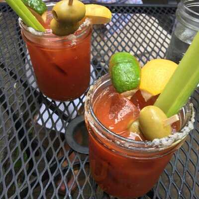 Russell's On Macklind