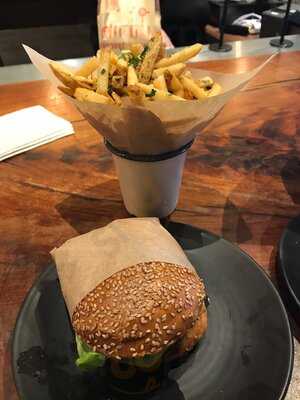 Roam Artisan Burgers