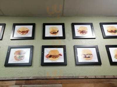 Pearl's Deluxe Burgers