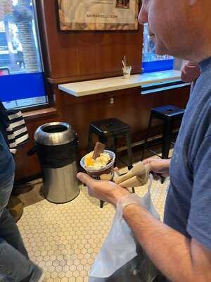 Ghirardelli Ice Cream & Chocolate Shop