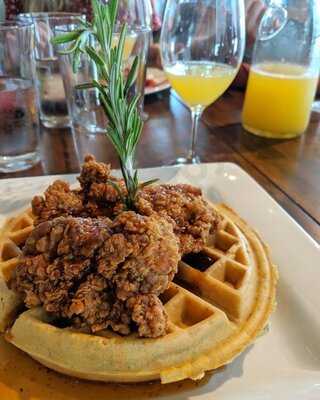 Fixture Kitchen & Social Lounge