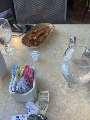 The River's Edge Cafe & Patio Bar