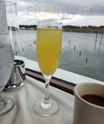 Salty's On The Columbia River