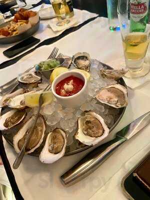 Hugo's Frog Bar & Fish House