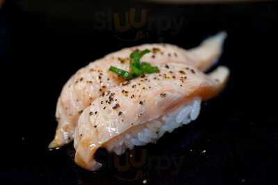 Mikuni Japanese Restaurant & Sushi Bar