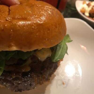 Wingharts Burger & Whiskey Bar