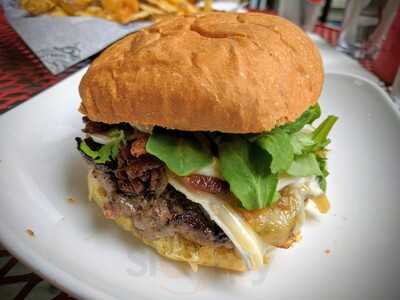 Wingharts Burger & Whiskey Bar