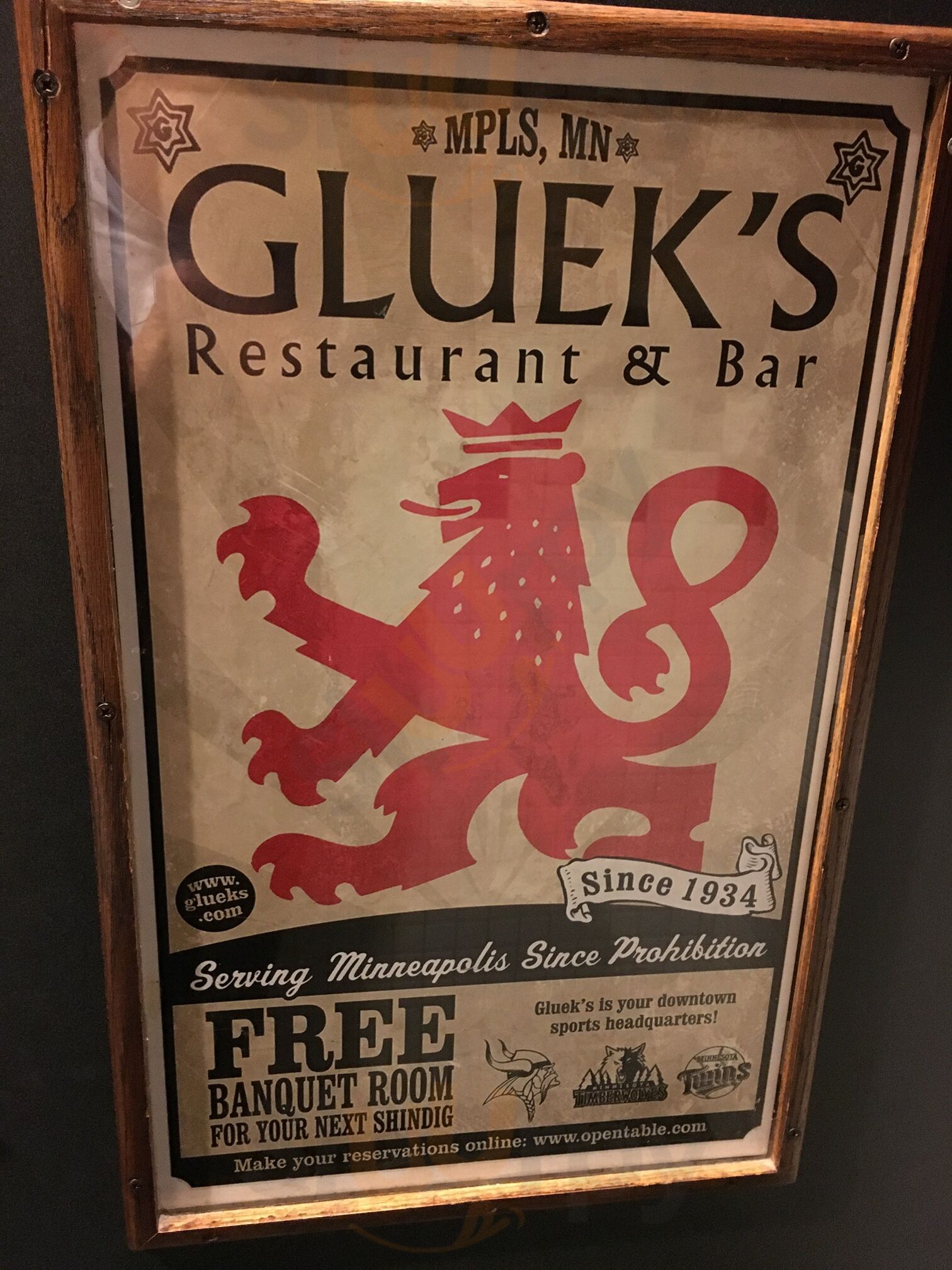 Gluek's Restaurant & Bar
