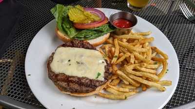 Zax Restaurant & Bar