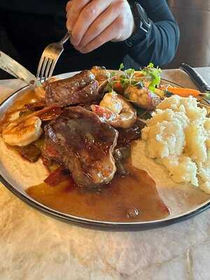 El Agave Restaurant & Tequileria