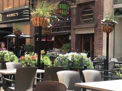 Pickwick & Frolic Restaurant And Club