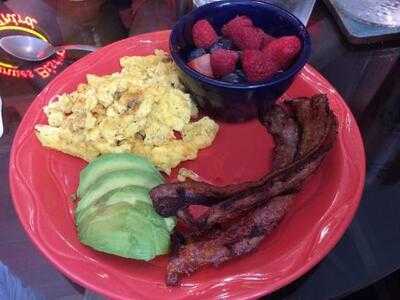 Avenues Bistro On Third