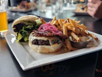 Avenues Bistro On Third