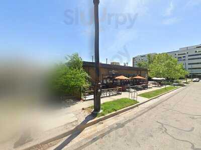 Avenues Bistro On Third